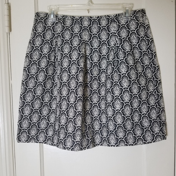 LOFT Dresses & Skirts - LOFT 8P black white print linen blend back zipper skirt